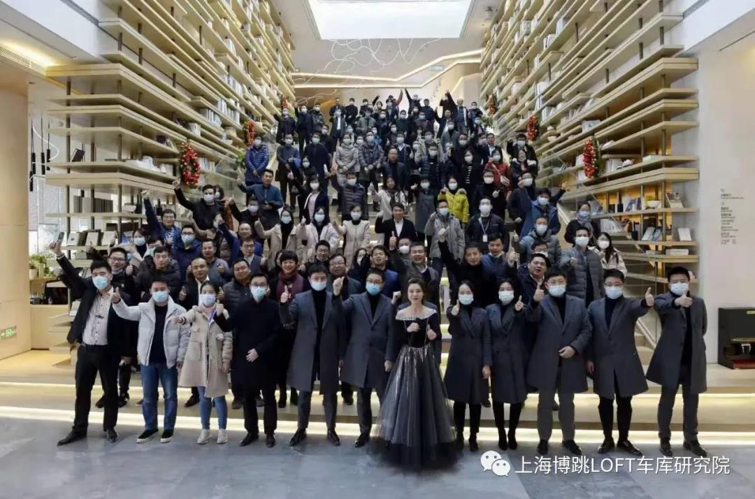 南岸全国一百多人在华侨城汉口道6号参观研讨LOFT专利车库技术！